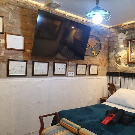 Studio Or Rooms With Private Bathroom Or Rooms With Shared Bathroom Барселона Экстерьер фото