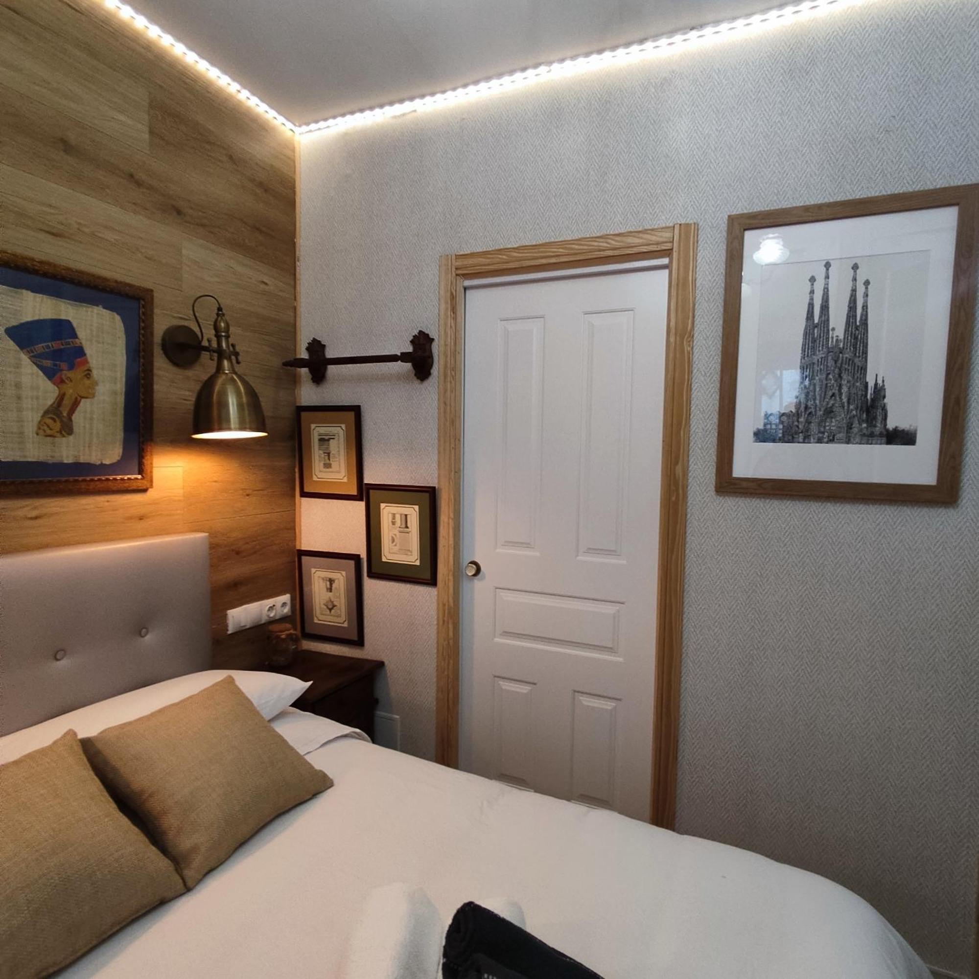 Studio Or Rooms With Private Bathroom Or Rooms With Shared Bathroom Барселона Экстерьер фото