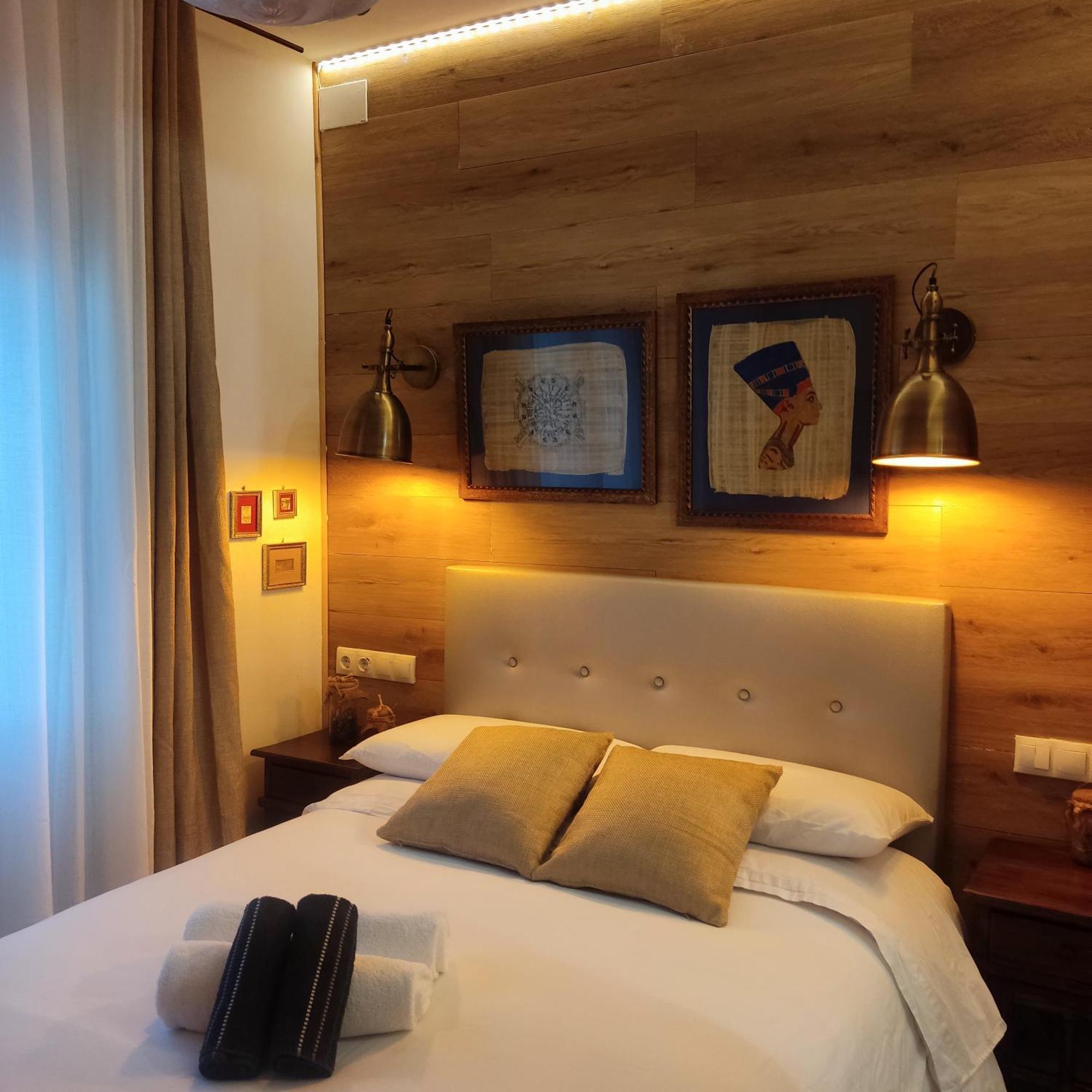 Studio Or Rooms With Private Bathroom Or Rooms With Shared Bathroom Барселона Экстерьер фото