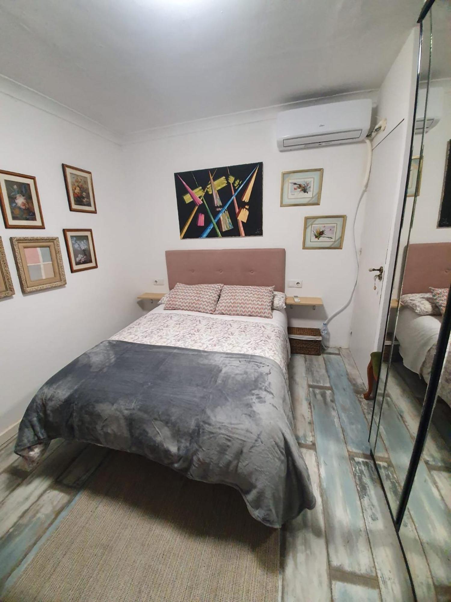 Studio Or Rooms With Private Bathroom Or Rooms With Shared Bathroom Барселона Экстерьер фото