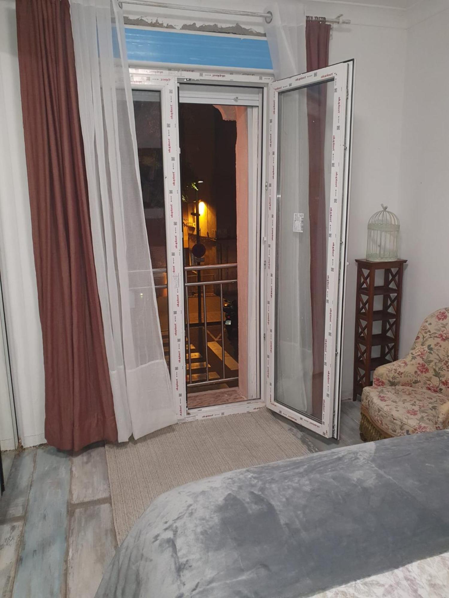 Studio Or Rooms With Private Bathroom Or Rooms With Shared Bathroom Барселона Экстерьер фото
