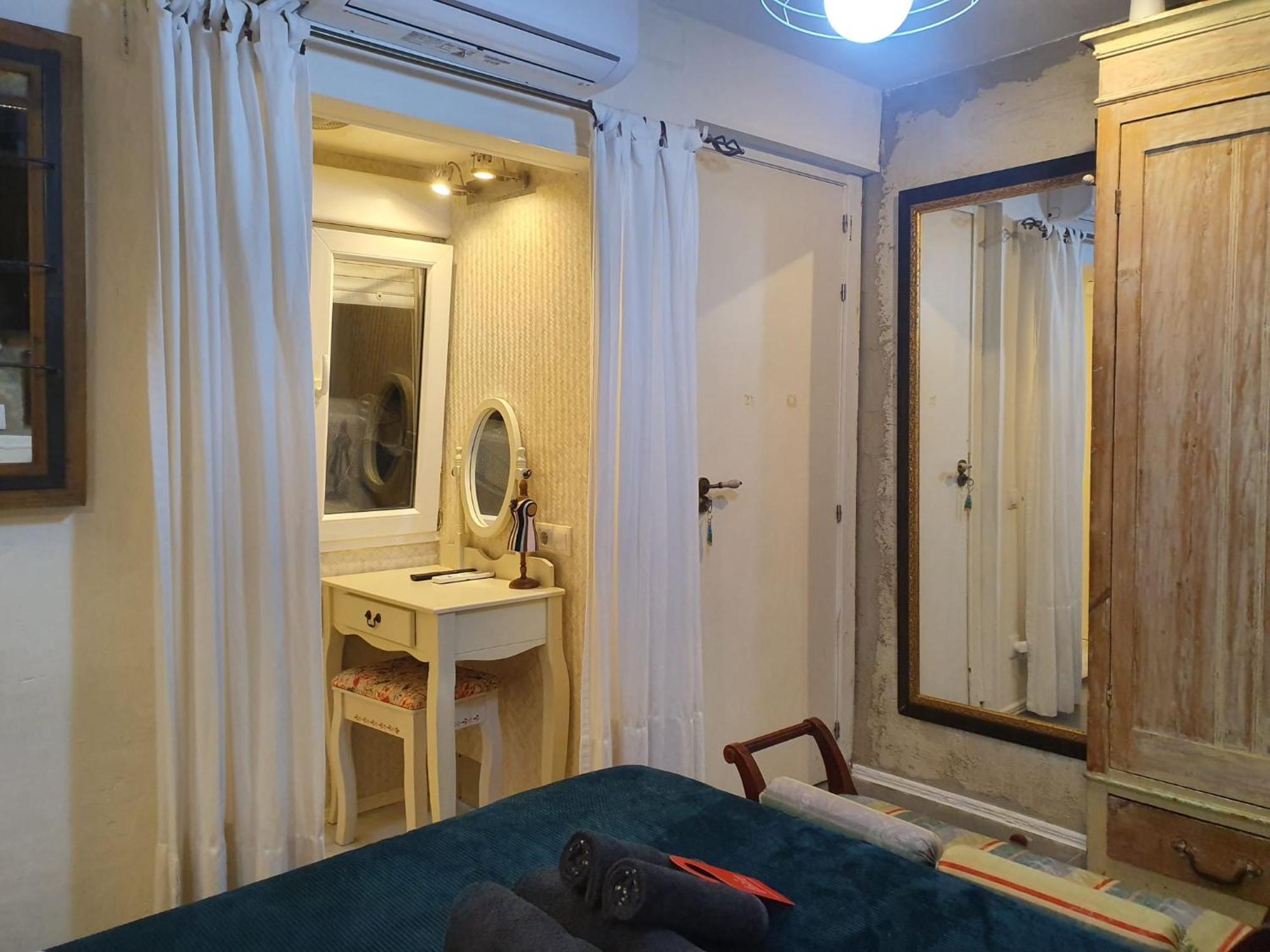 Studio Or Rooms With Private Bathroom Or Rooms With Shared Bathroom Барселона Экстерьер фото